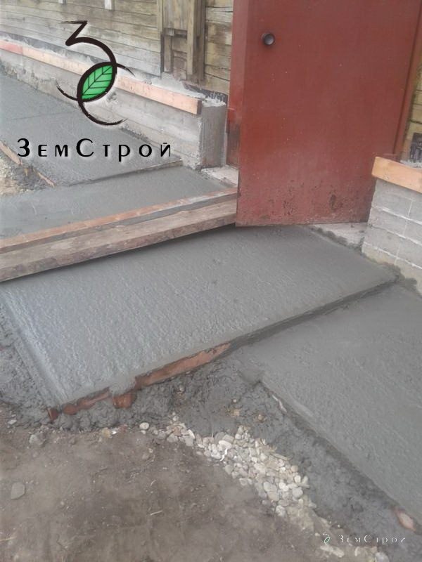 Заливка отмостки фундамента
